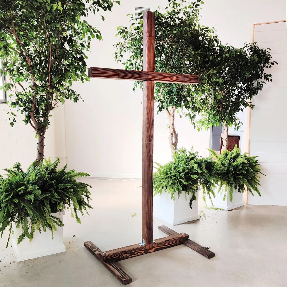 <hide>Arch – </hide> Wood Cross Backdrop - Image 2