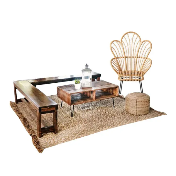 <hide>Lounge – </hide>Leah